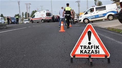 E­s­k­i­ş­e­h­i­r­’­d­e­ ­t­r­a­f­i­k­ ­k­a­z­a­s­ı­:­ ­3­ ­ö­l­ü­,­ ­3­ ­y­a­r­a­l­ı­